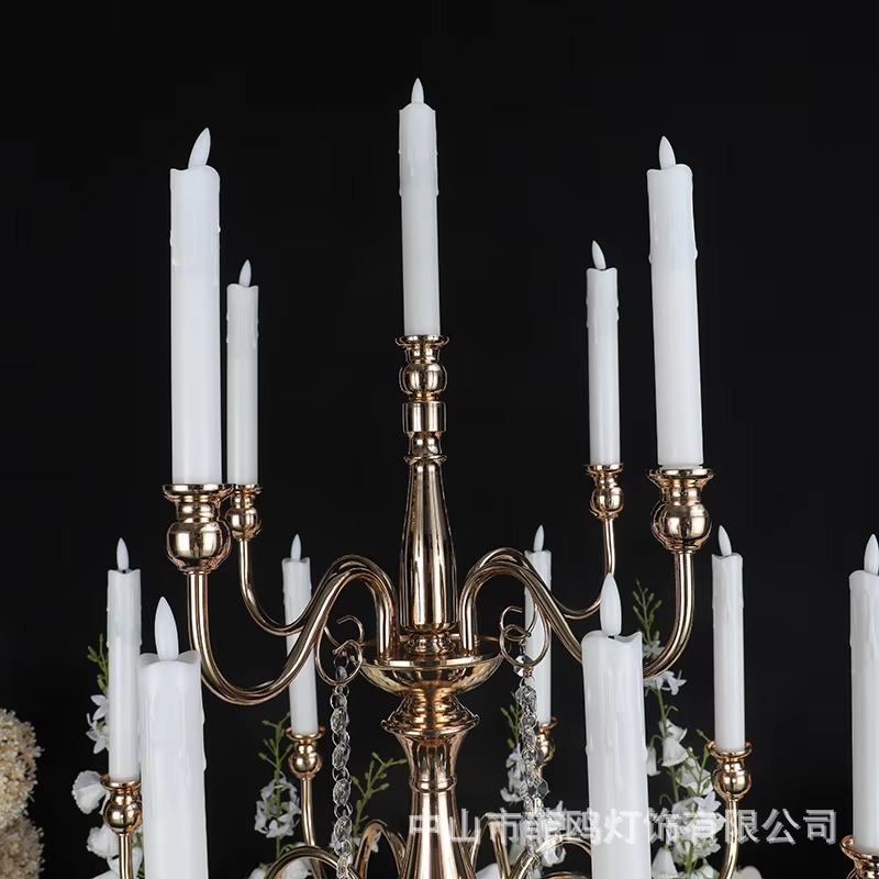 新しい小道具のウェディング用品、13灯のメタルゴールドキャン - Candle Supplies Europe のレビューと価格
